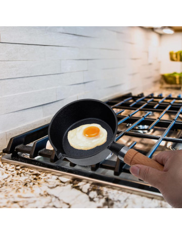 Cazuela de hierro con mango de madera 11 cm