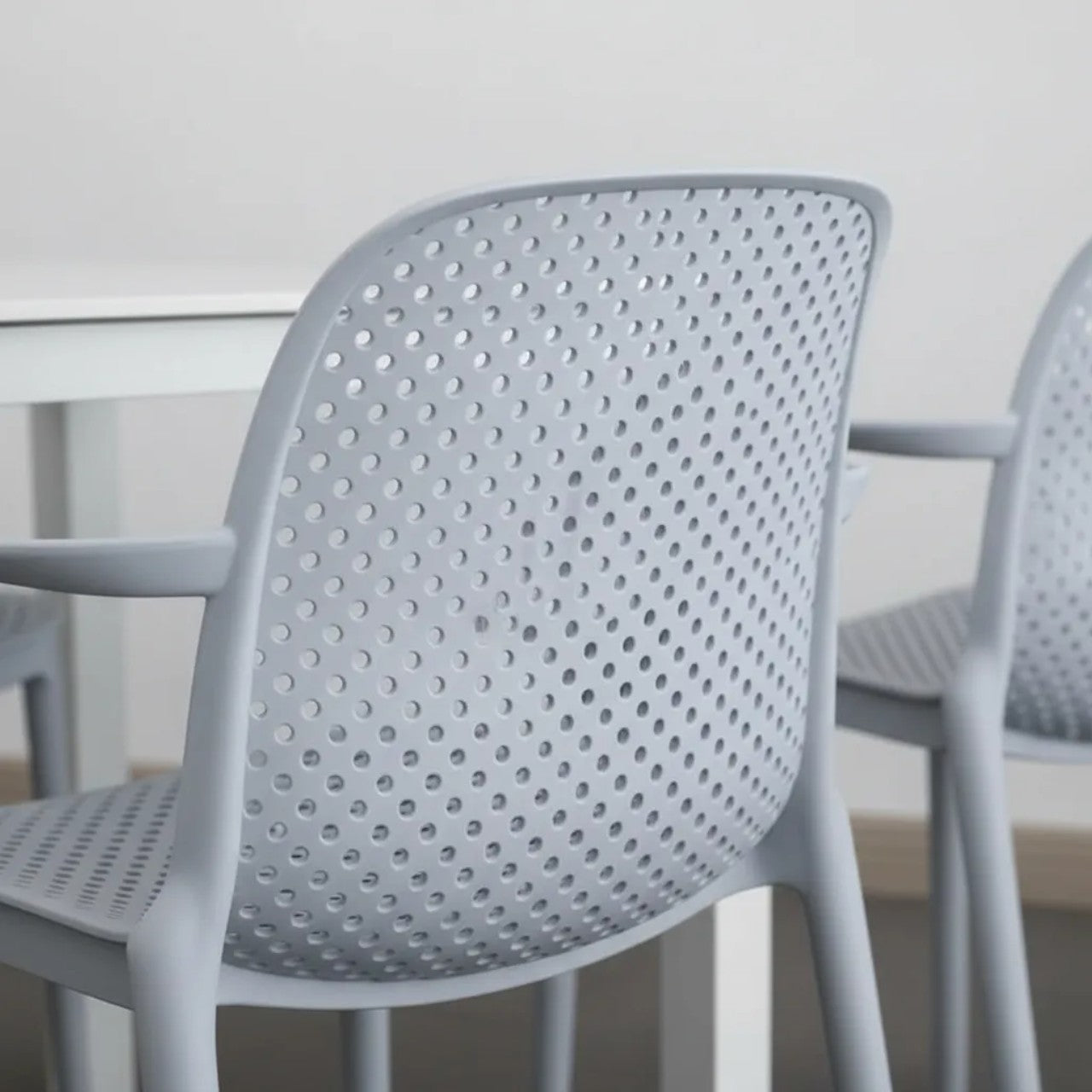 Silla Berlin C/Posabrazos Gris Claro 40x57x81 cm - Be-eme Tienda Online